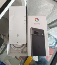 Справжні фотографії Google Pixel 7A з'явилися в різних кольорах справи