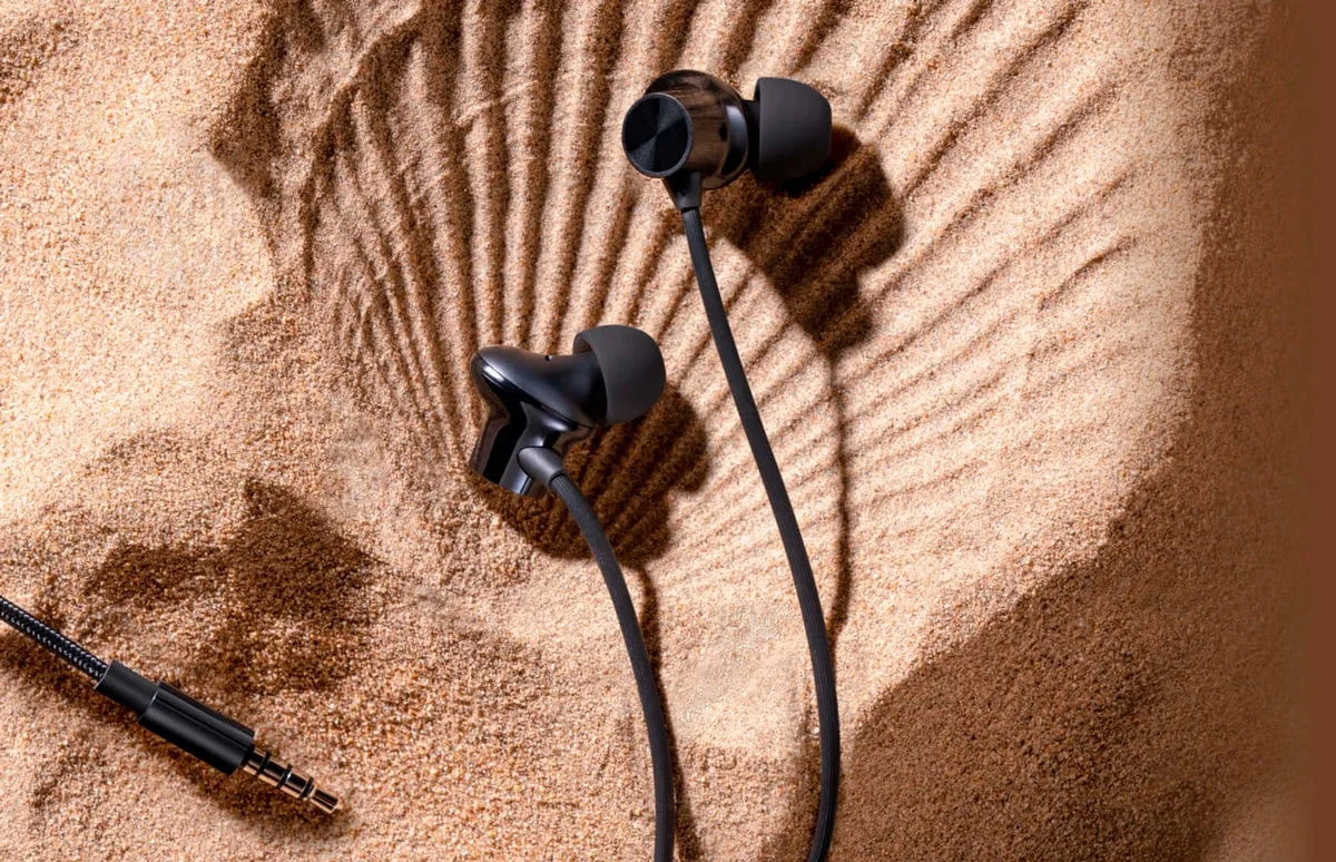 OnePlus випустив доступні навушники з гідною функціональністю 