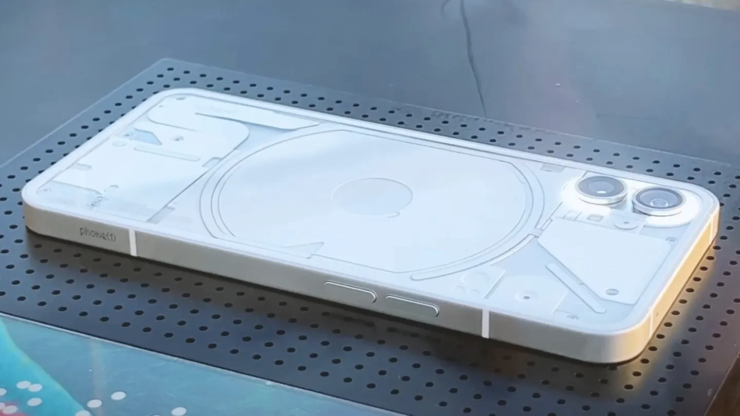 Вартість смартфона нічого телефону (1) оголошується. Очікувалося, що це коштуватиме дорожче 