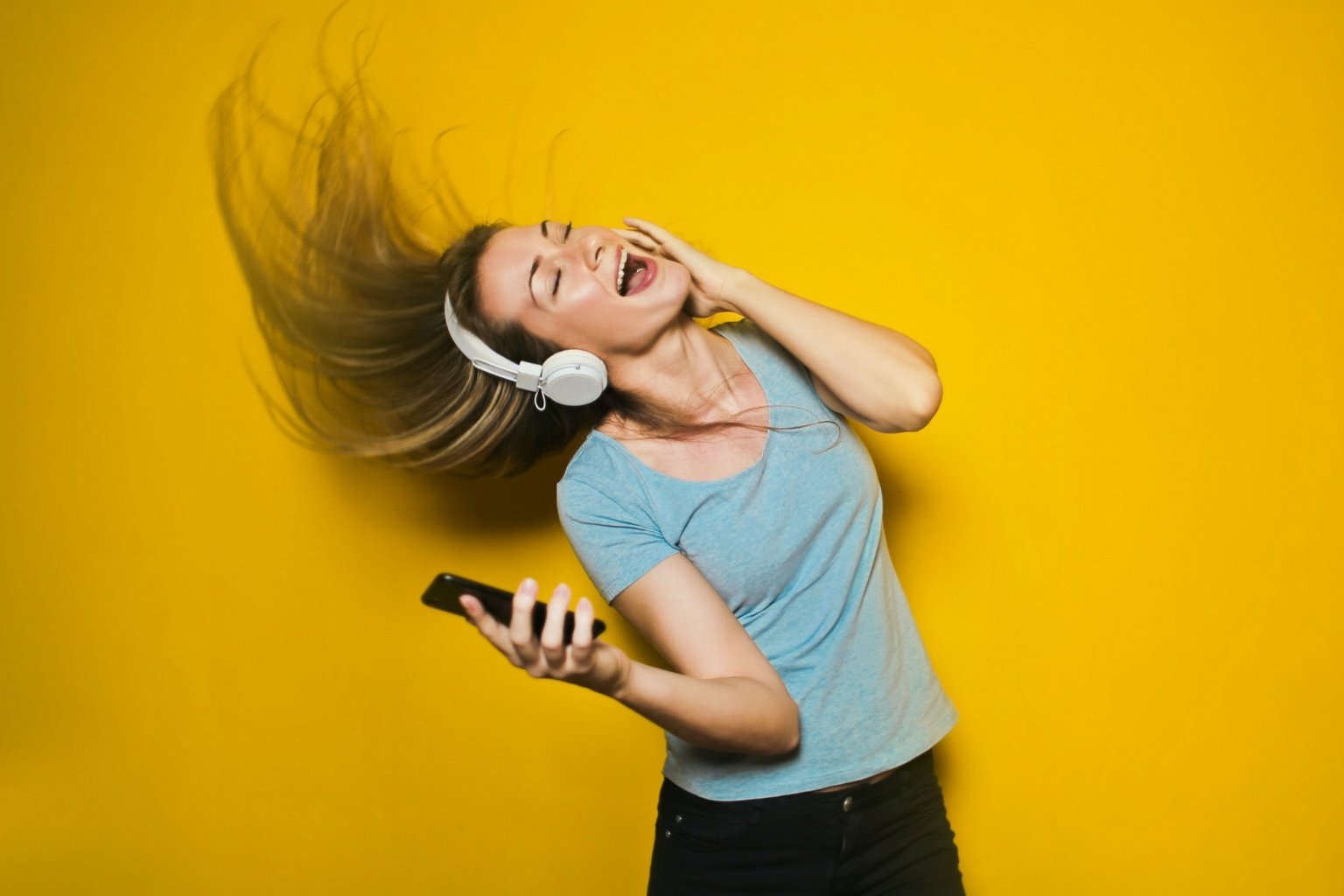 Асоціація DIMA опублікувала рейтинги найпопулярніших пісень 2021 року про трансляцію