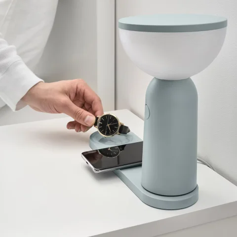 IKEA випустила лампу з бездротовою зарядкою 