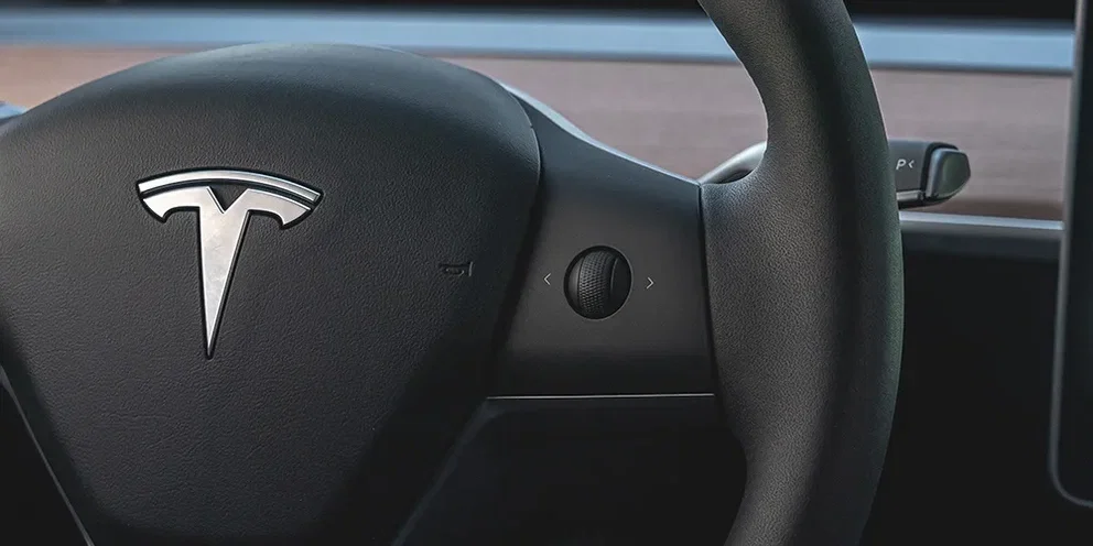 Елон Маск оголосив доступний електричний автомобіль Tesla з автопілотом