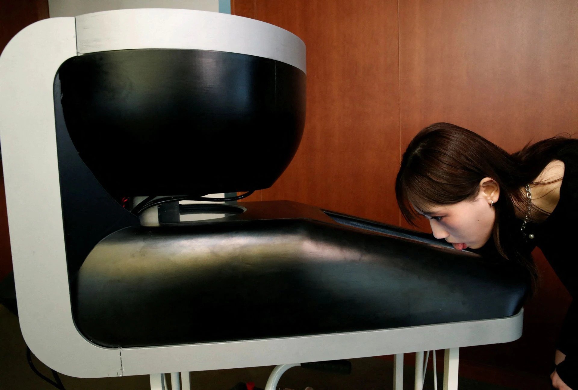 Мені доведеться співпрацювати з язиком: вчений створив прототип телевізора, який передає смак їжі