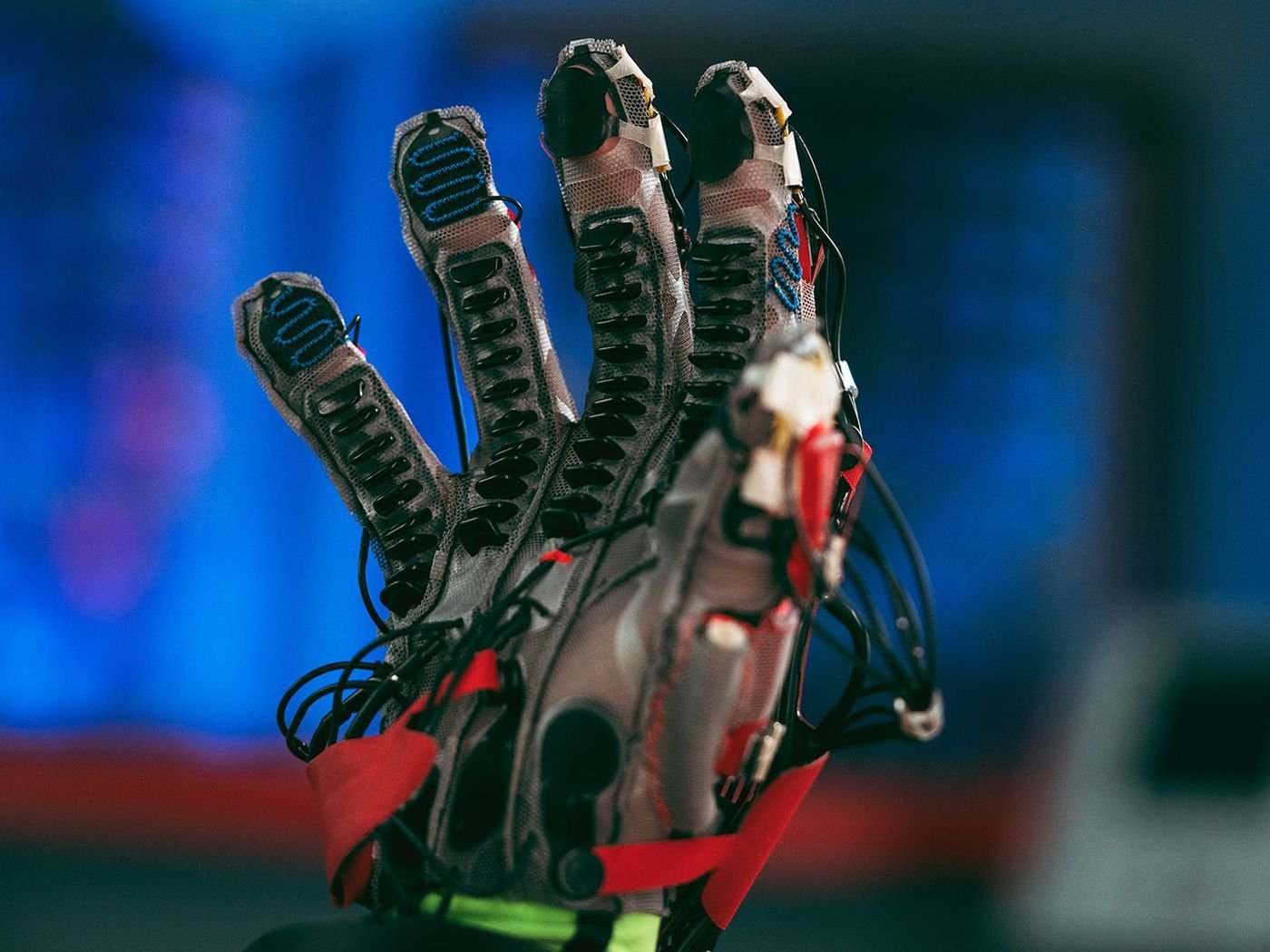 Мета показав рукавички для віртуальної реальності