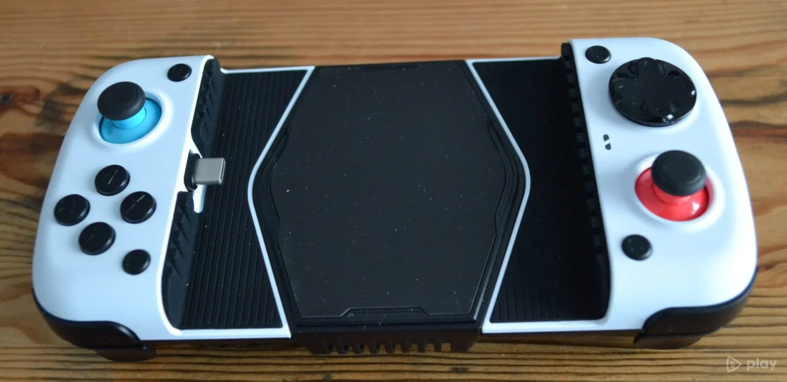 GamesIR випустив GamePad для смартфонів з активним охолодженням  