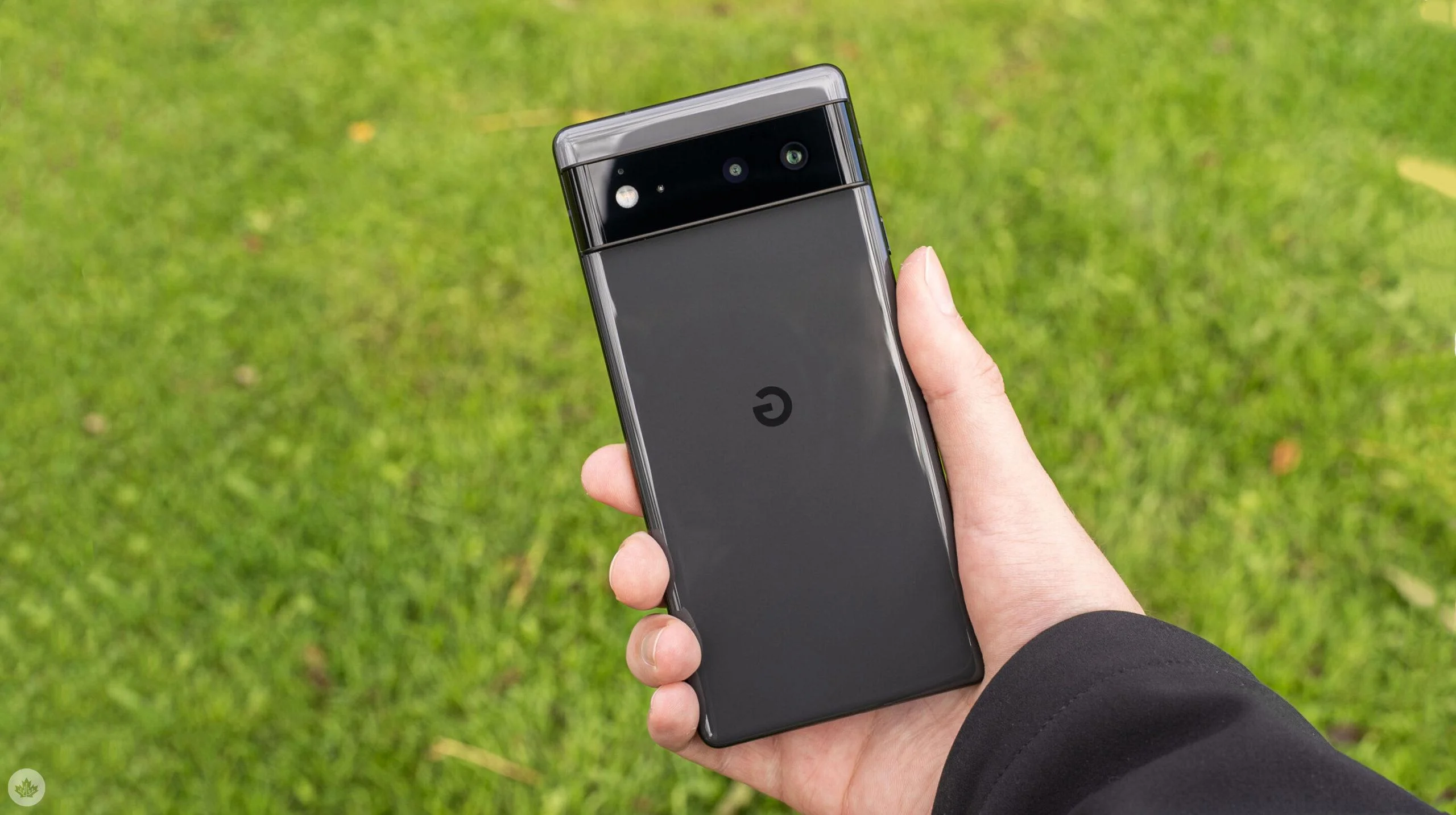 Упаковка Google Pixel 6A продемонструвала зовнішній вигляд пристрою