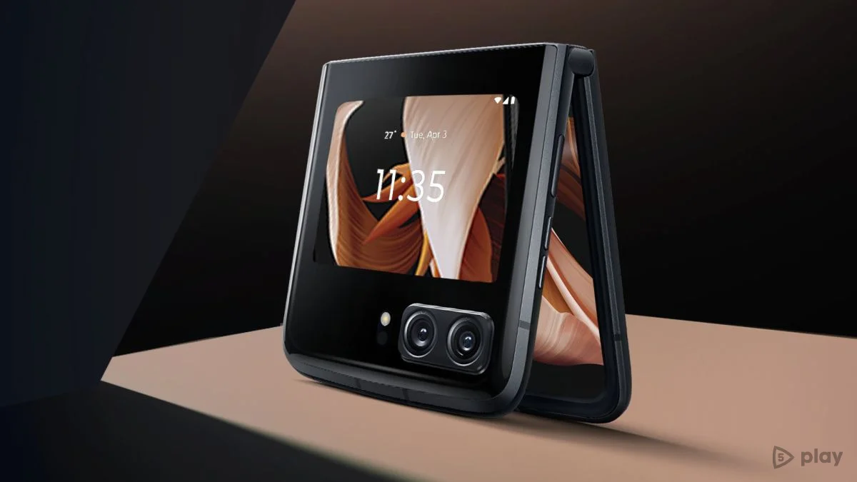 Інсайдер відкрив конструкцію Motorola Razr (2023)